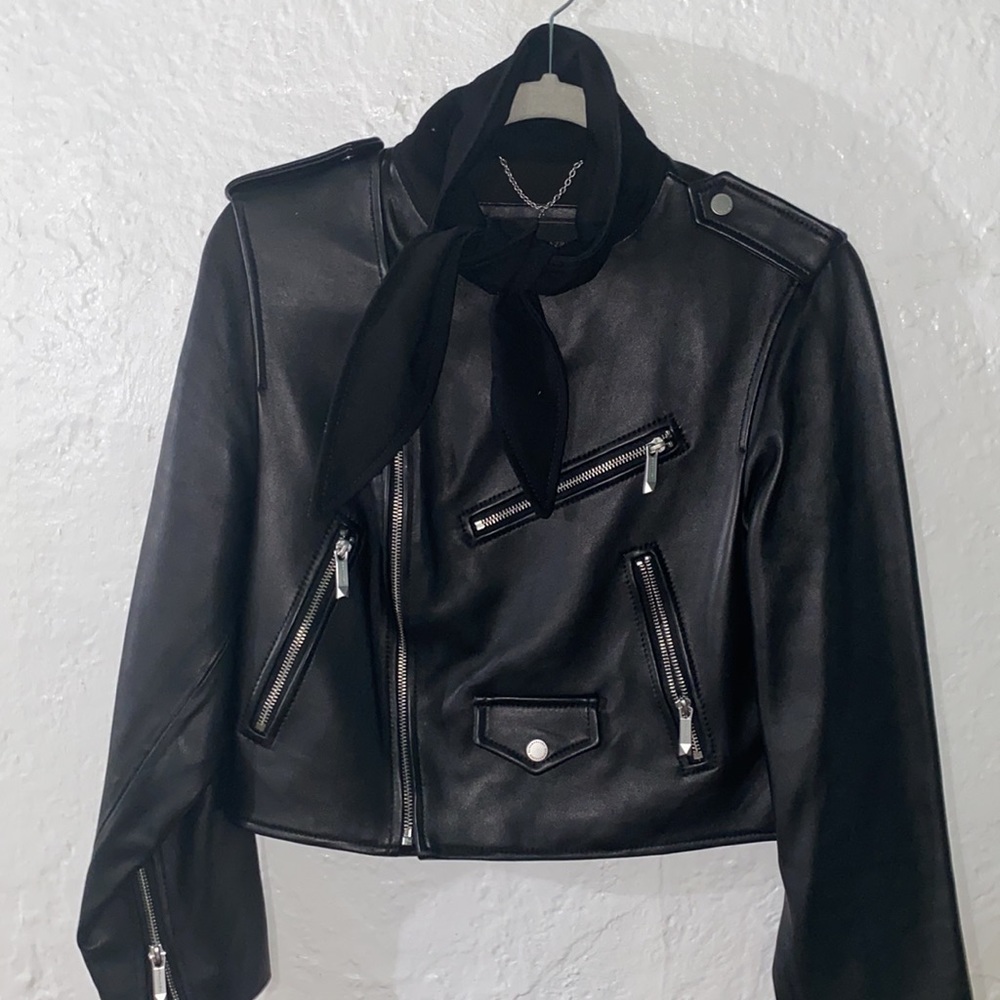 Like new size small - Picture 2 of 6